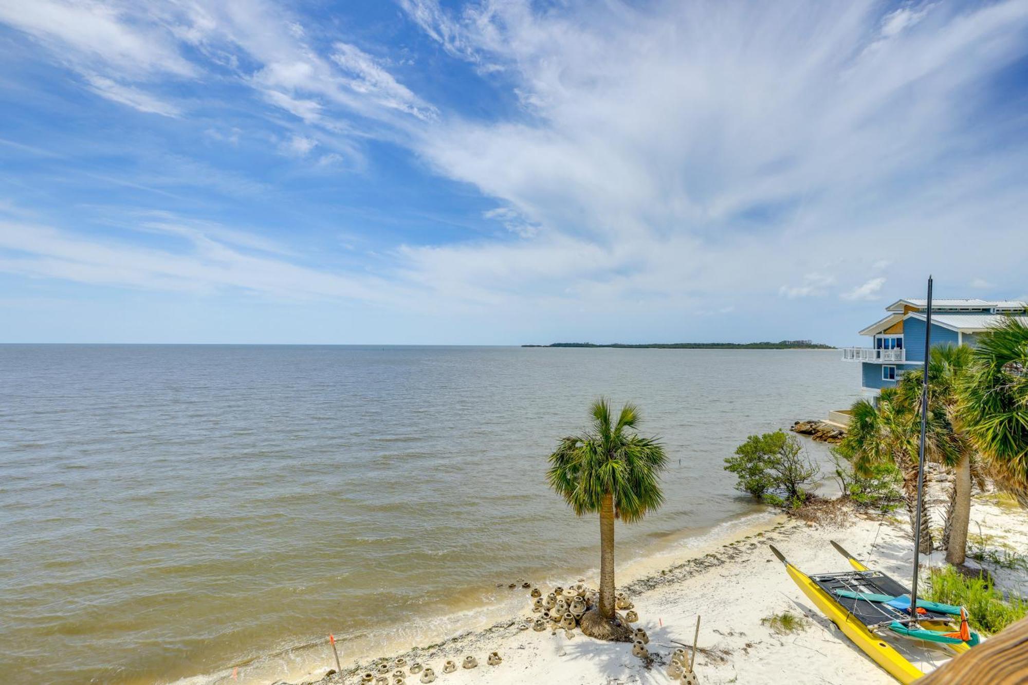 Beachfront Cedar Key Retreat With Pool Access! Exteriér fotografie