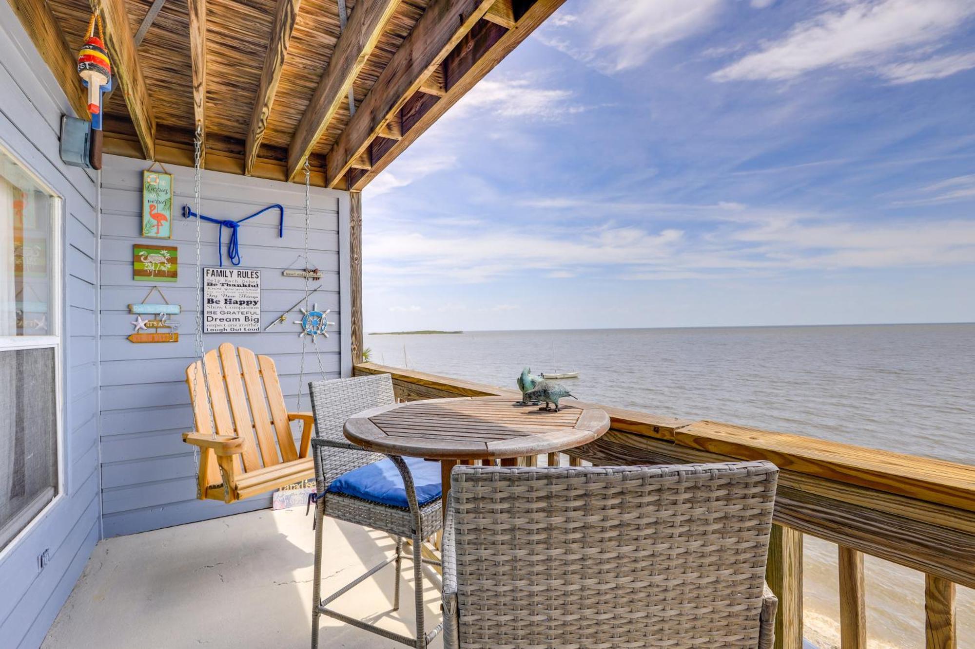 Beachfront Cedar Key Retreat With Pool Access! Exteriér fotografie