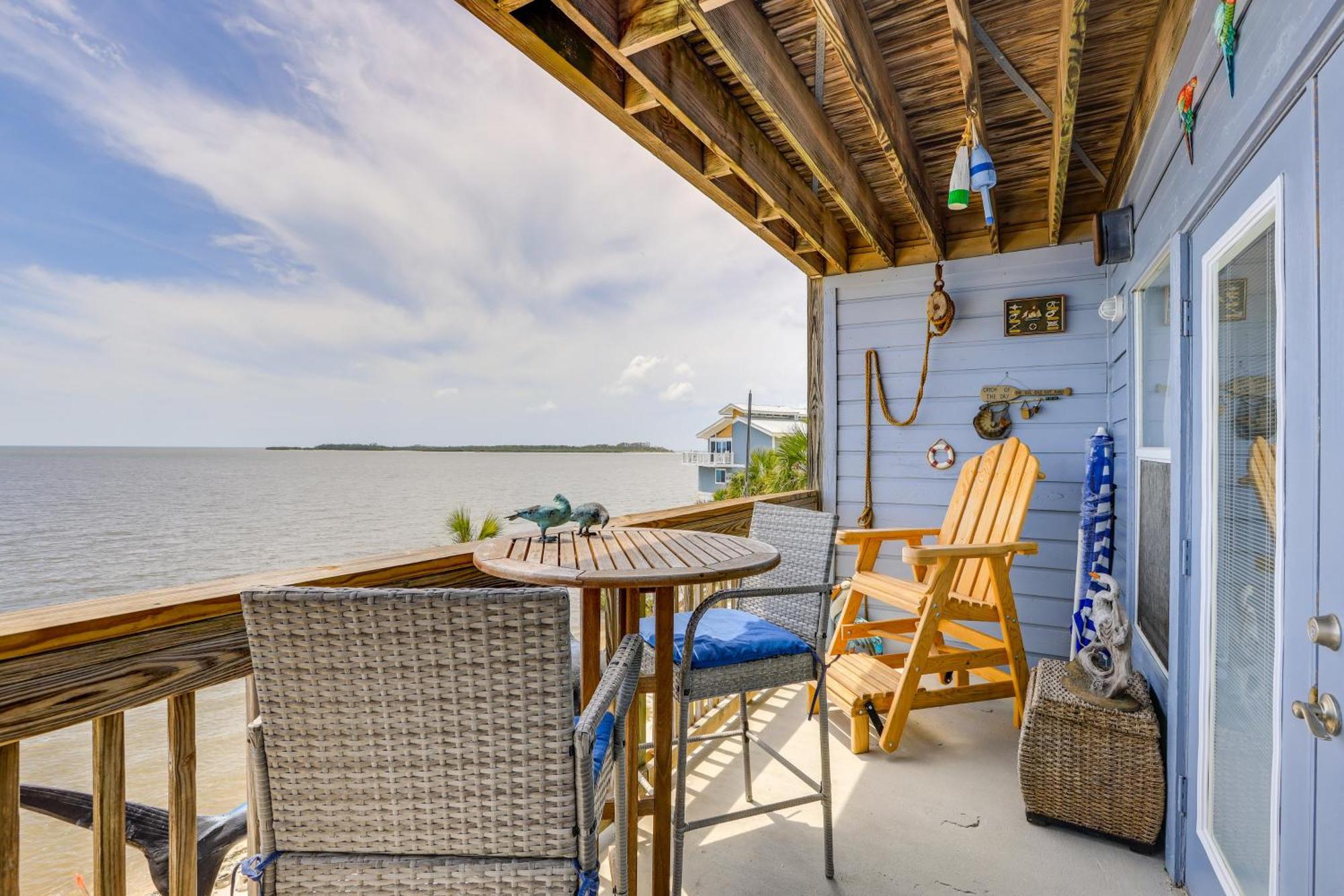 Beachfront Cedar Key Retreat With Pool Access! Exteriér fotografie
